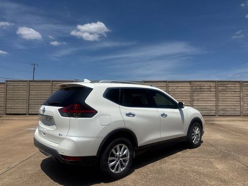 Used 2020 Nissan Rogue SV FWD image 19
