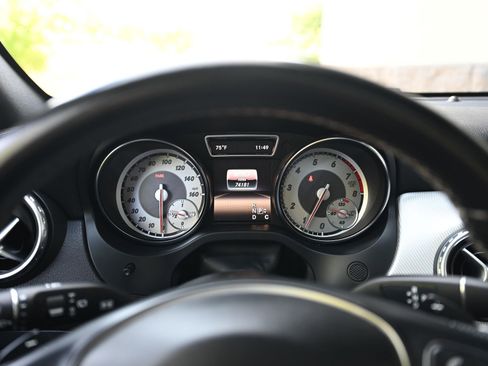 Used 2016 Mercedes-Benz GLA 250 image 24
