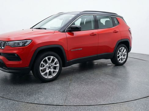 Used 2025 Jeep Compass Limited AWD/4WD image 3