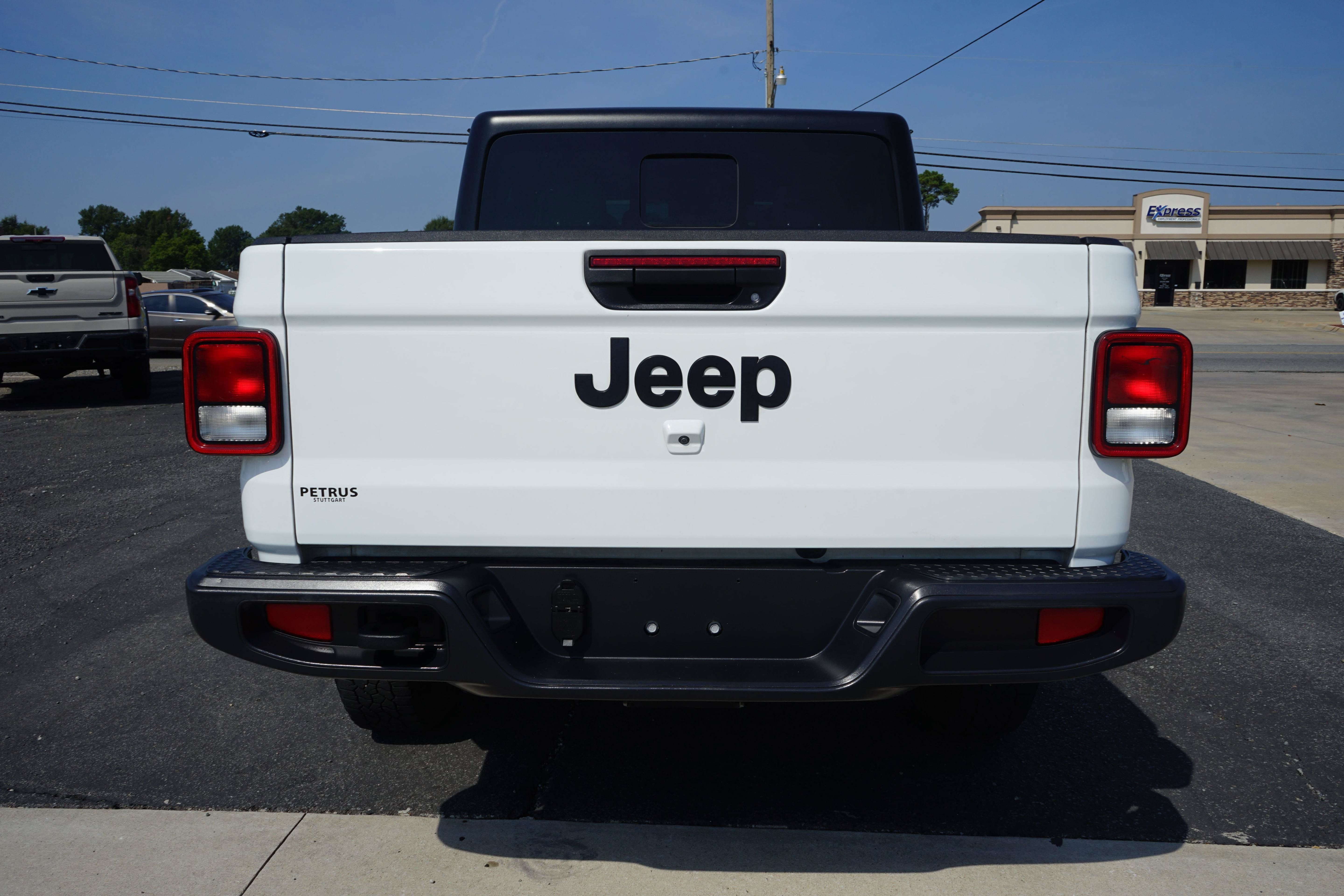 Used 2025 Jeep Gladiator Sport AWD/4WD image 4