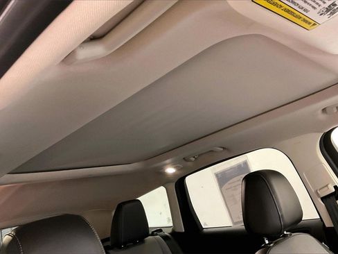 Used 2017 Ford Escape Titanium image 23