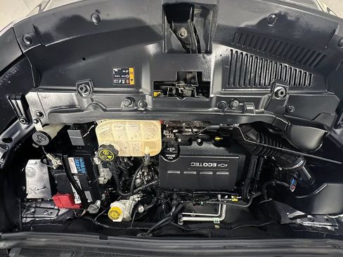 Used 2020 Chevrolet Trax LT FWD image 36
