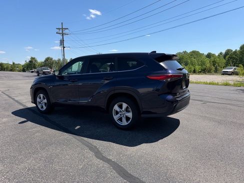 Used 2023 Toyota Highlander LE FWD image 10