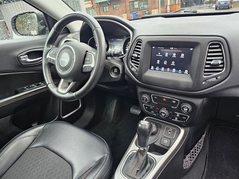 Used 2017 Jeep Compass Latitude w/ Popular Equipment Group AWD/4WD image 12