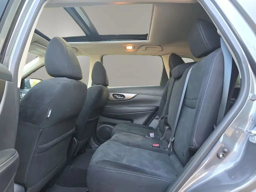 Used 2015 Nissan Rogue SV w/ SV Premium Package AWD/4WD image 37