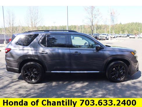 Certified 2025 Honda Pilot Touring image 8