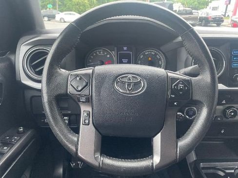 Used 2017 Toyota Tacoma TRD Off-Road w/ Tow Package (A/T) image 13