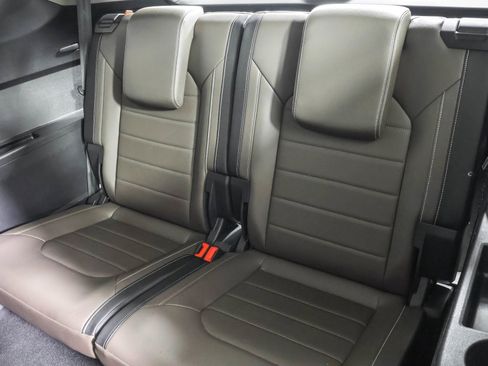 Used 2025 Volkswagen Atlas SEL image 35