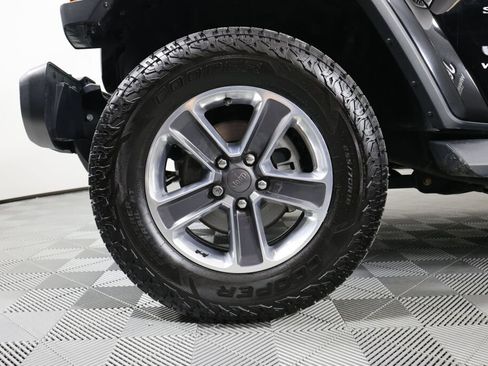 Used 2019 Jeep Wrangler Unlimited Sahara AWD/4WD image 9