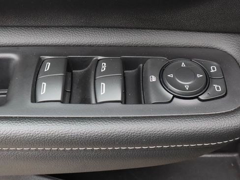 Used 2024 GMC Terrain SLT AWD/4WD image 14