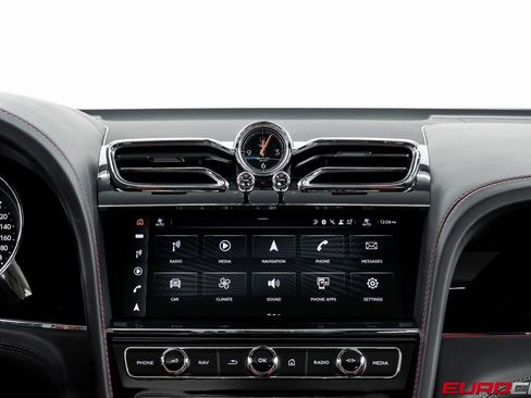 Used 2024 Bentley Bentayga AWD/4WD image 27