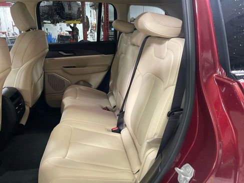 Used 2022 Jeep Grand Cherokee Limited image 21