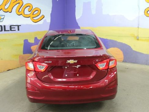 Used 2018 Chevrolet Cruze LT w/ LT Convenience Package FWD image 7
