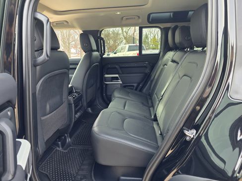 Used 2024 Land Rover Defender 110 S image 12