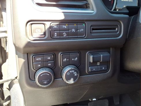 Used 2021 Chevrolet Tahoe Z71 w/ Z71 Off-Road Package AWD/4WD image 17