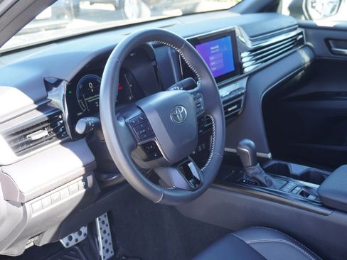Used 2025 Toyota Camry SE w/ Convenience Package FWD image 19