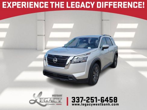 Used 2025 Nissan Pathfinder SV FWD image 1