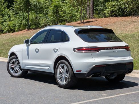 Certified 2025 Porsche Macan AWD/4WD image 3