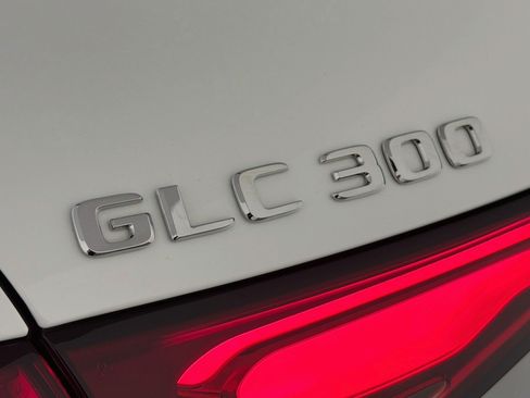 Used 2026 Mercedes-Benz GLC 300 image 9