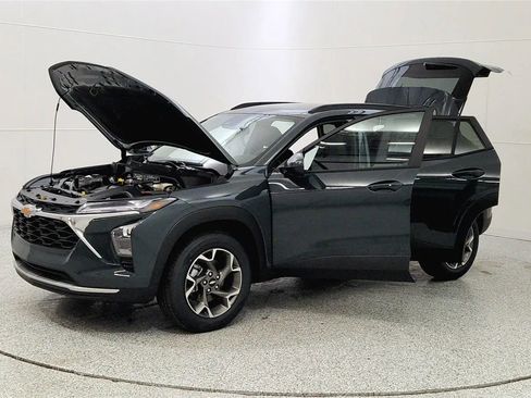New 2026 Chevrolet Trax LT w/ Driver Confidence Package FWD image 10
