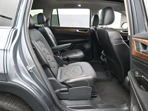 Used 2024 Volkswagen Atlas SE w/ Panoramic Sunroof Package FWD image 38