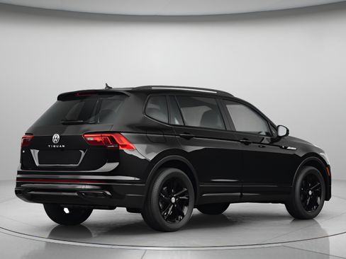 Used 2024 Volkswagen Tiguan SE R-Line AWD/4WD image 3