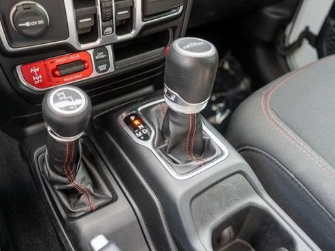 Used 2021 Jeep Gladiator Rubicon w/ Dual Top Group AWD/4WD image 29