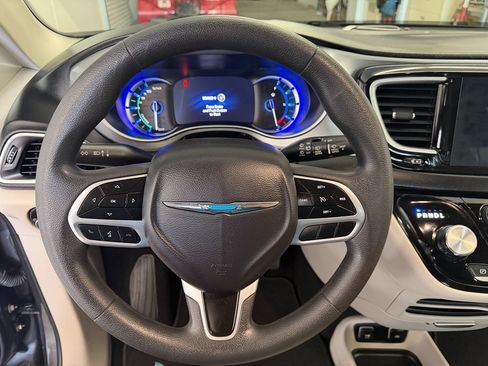 Used 2017 Chrysler Pacifica Touring Plus FWD image 8