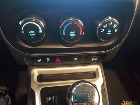 Used 2016 Jeep Compass High Altitude AWD/4WD image 19