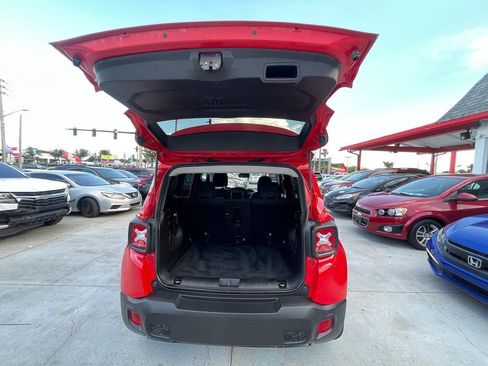 Used 2020 Jeep Renegade Altitude FWD image 12