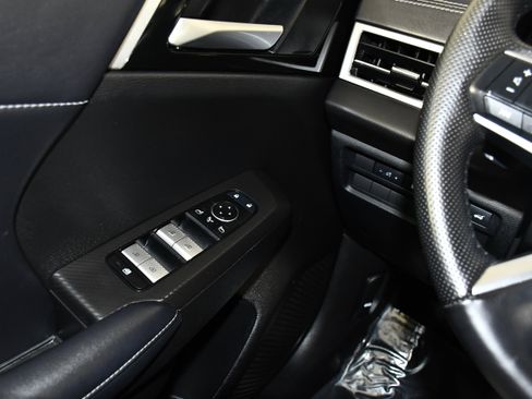 Used 2025 Mitsubishi Outlander SE AWD/4WD image 32