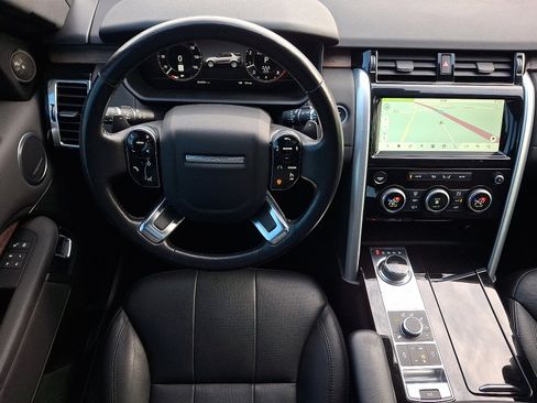 Used 2020 Land Rover Discovery HSE image 11