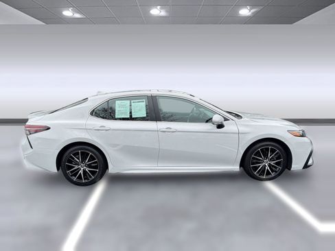 Used 2024 Toyota Camry SE image 8