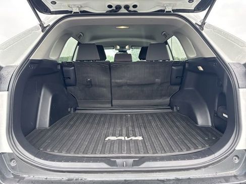 Used 2022 Toyota RAV4 XLE AWD/4WD image 10