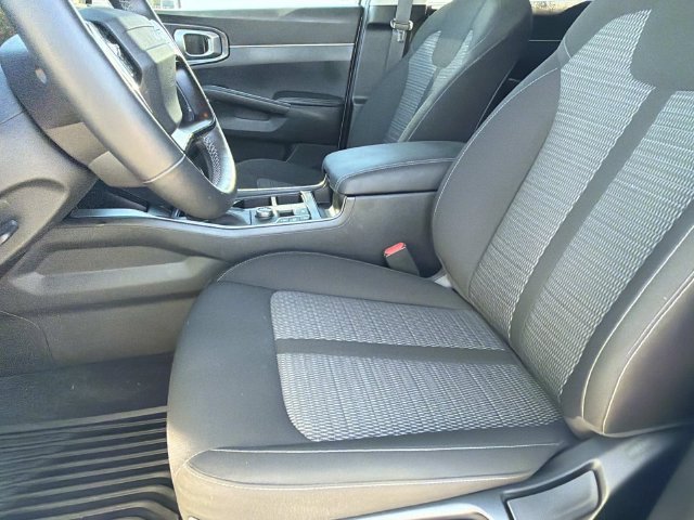 Used 2026 Kia Sorento LX FWD image 17