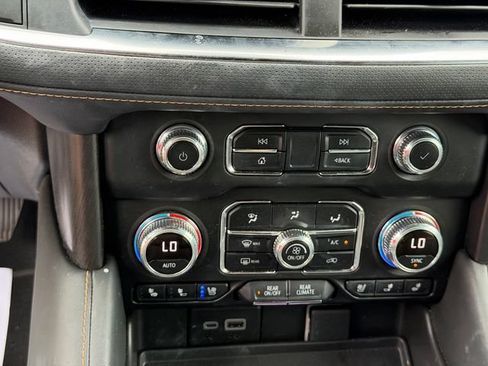 Used 2023 GMC Yukon AT4 AWD/4WD image 17