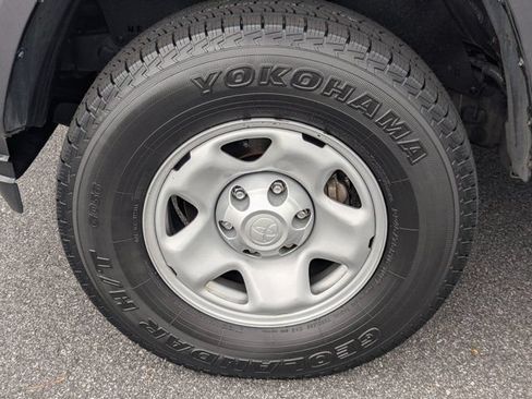 Used 2018 Toyota Tacoma SR w/ SR Convenience Package RWD image 11