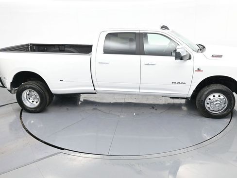 New 2026 RAM 3500 Laramie AWD/4WD image 24