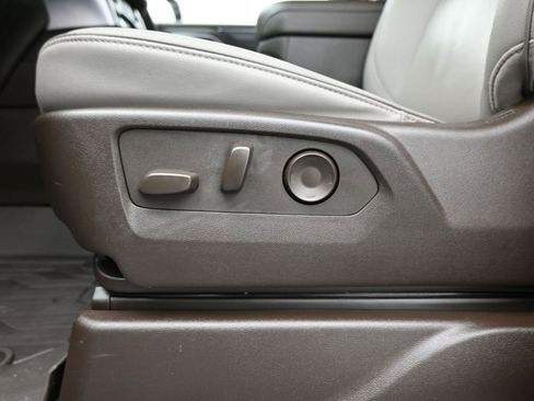 Certified 2024 GMC Yukon SLT w/ SLT Luxury Package image 13