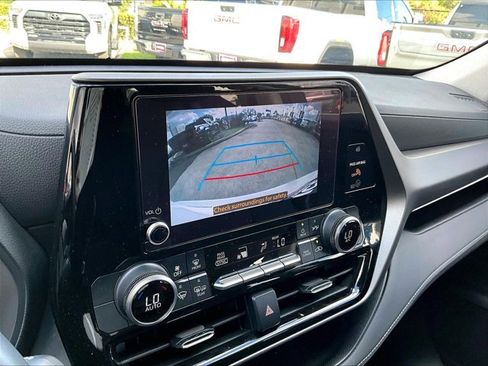 Used 2024 Toyota Highlander LE image 23