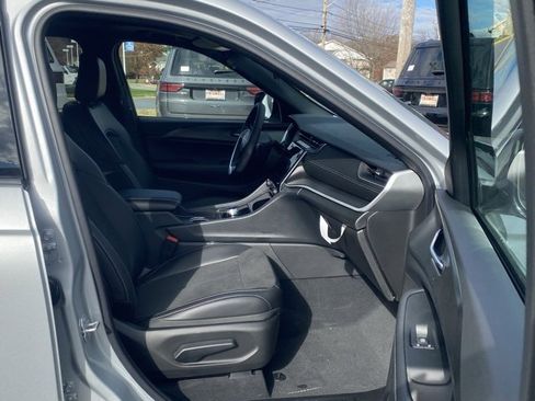 New 2025 Jeep Grand Cherokee L Altitude image 28