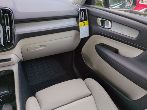 New 2025 Volvo XC40 B5 Plus w/ Protection Package Premier image 15