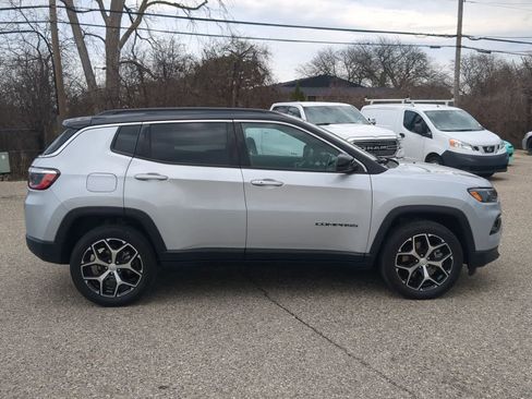 Certified 2024 Jeep Compass Limited image 9