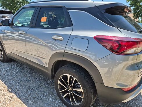 Used 2025 Chevrolet TrailBlazer LT image 2