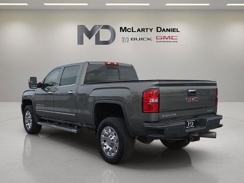 Used 2017 GMC Sierra 2500 Denali w/ Duramax Plus Package image 4