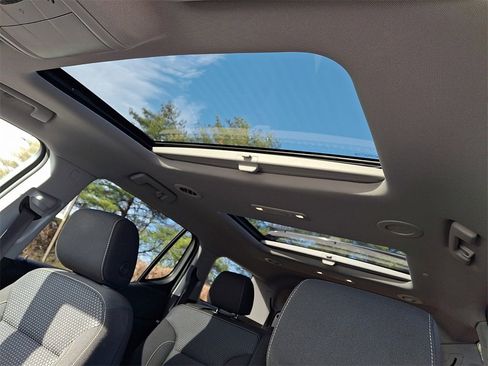 Certified 2023 GMC Acadia SLE w/ Driver Convenience Package image 16