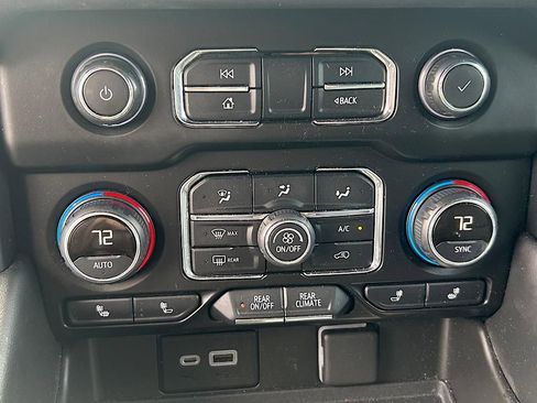 Used 2021 Chevrolet Tahoe Z71 w/ Z71 Signature Package image 18