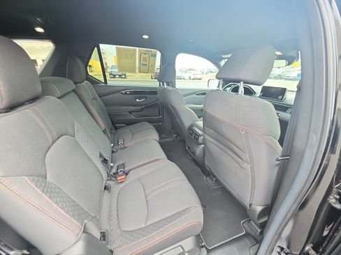 Used 2025 Honda Pilot Sport image 32