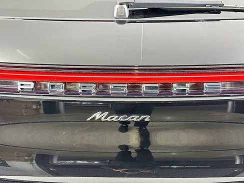 Certified 2023 Porsche Macan AWD/4WD image 35