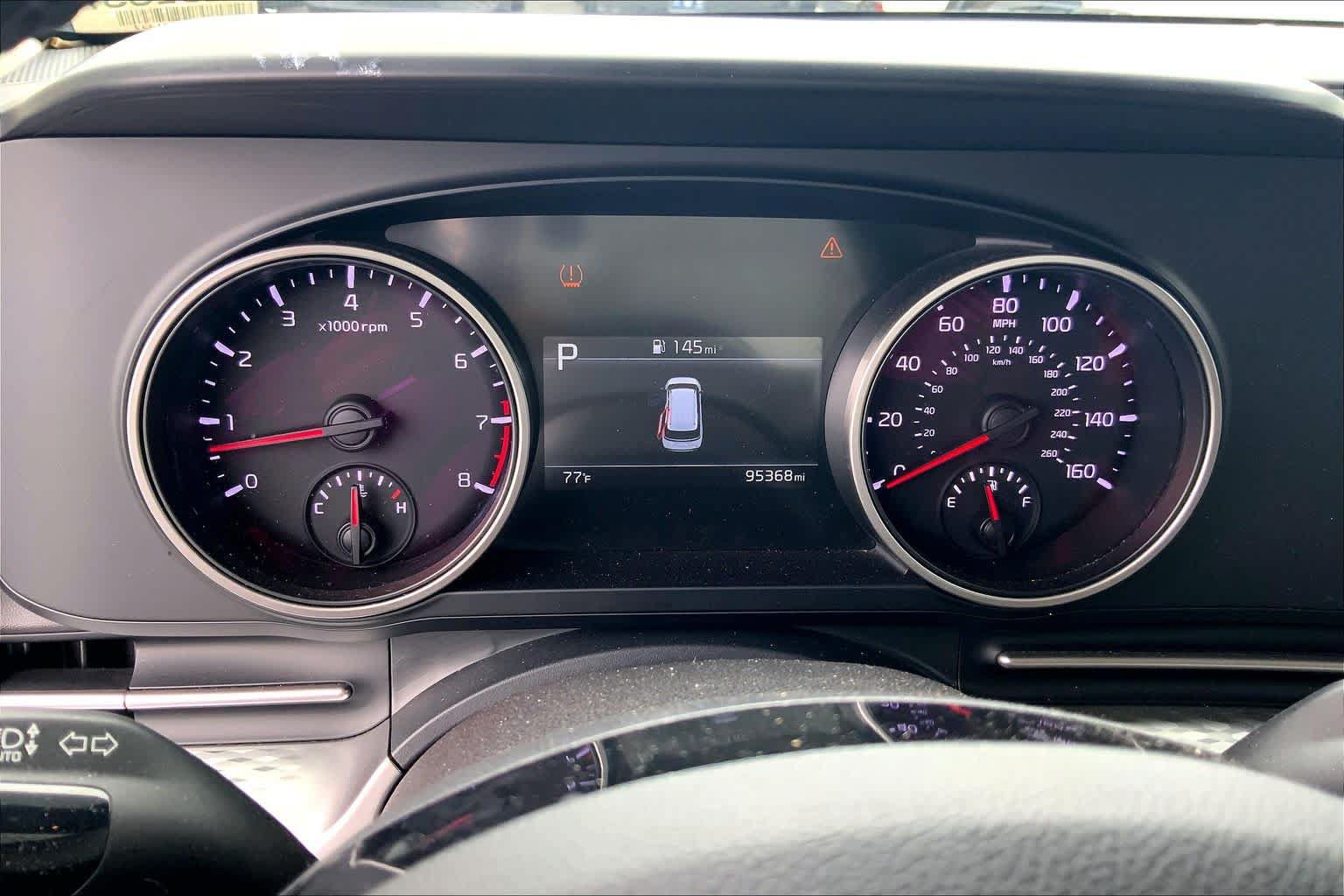 Used 2023 Kia Carnival LX FWD image 17